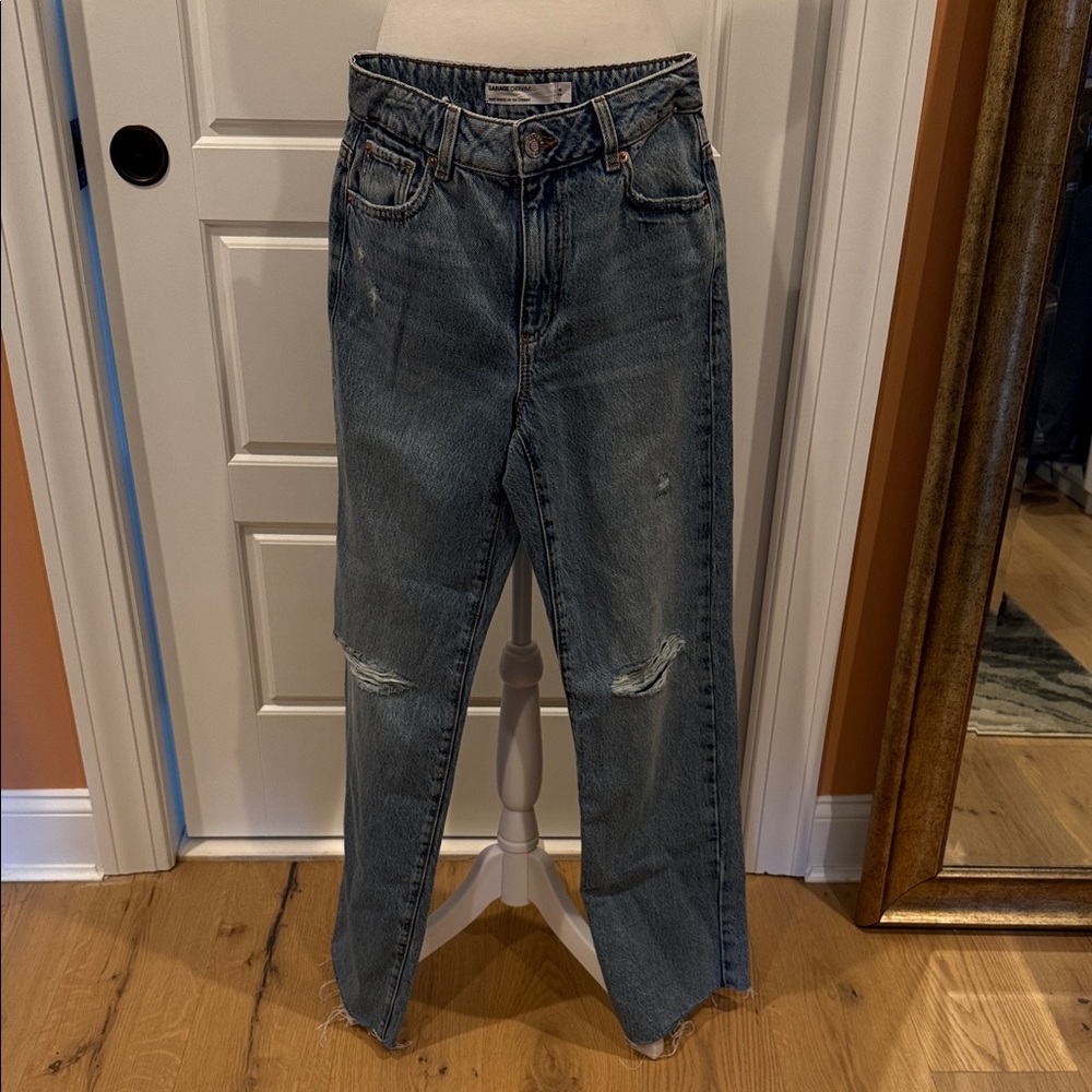 Garage Distressed Blue Jeans